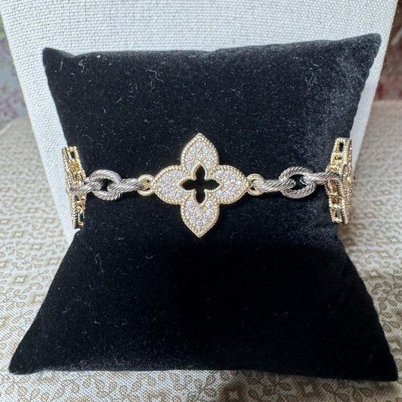 Elegant Gold and Silver Jewelry Set - Picture 3 of 5